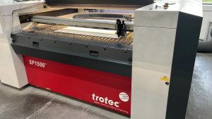 Large format laser cutting machine